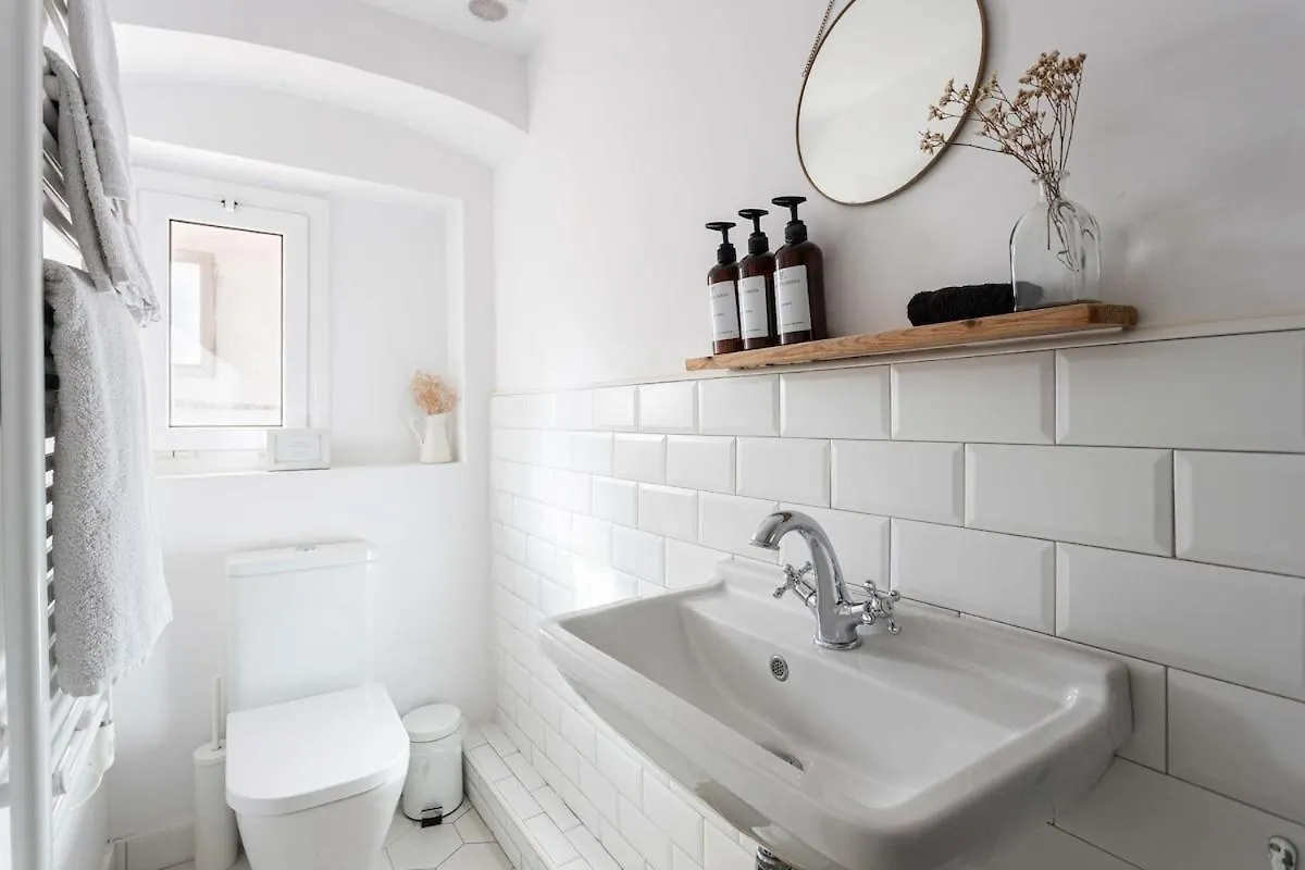 Intimate House - Heart Of Sarria Apartment Barcelona
